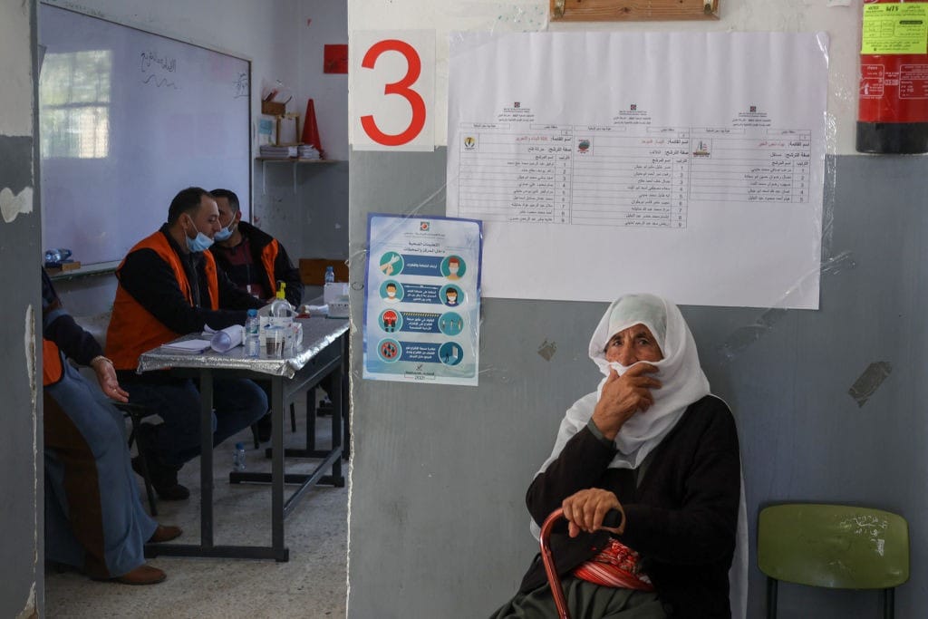 حنا ناصر: نسبة الاقتراع في المرحلة الأولى للانتخابات المحلية بلغت 66%

