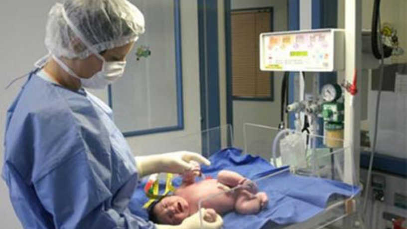 الجزائر.. تحقيق في الارتفاع الضخم بنسبة الولادات القيصرية

