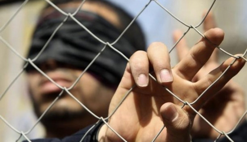 هآرتس: تمديد عزل أسير فلسطيني مصاب بالفصام

