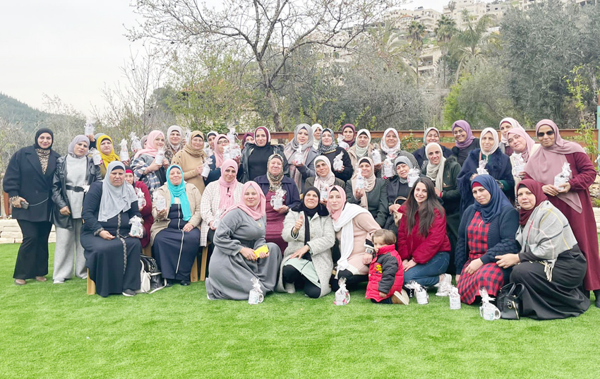 نساء البستان بسلوان يحتفلن بيوم الأم في قرية بتير

