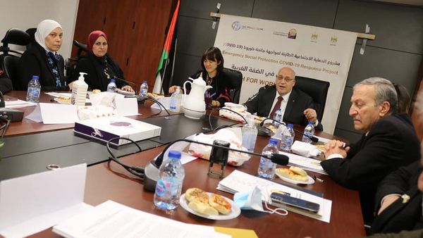 وزير العمل يعلن عن نحو 4000 فرصة عمل مؤقت  بالضفة الغربية نصفهن للنساء


