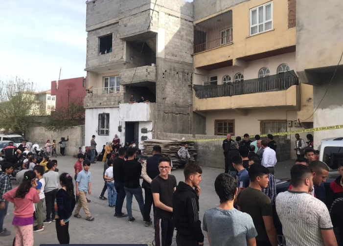 كُبّلت وطُعنت في رقبتها.. جديد مقتل شابة سورية في تركيا


