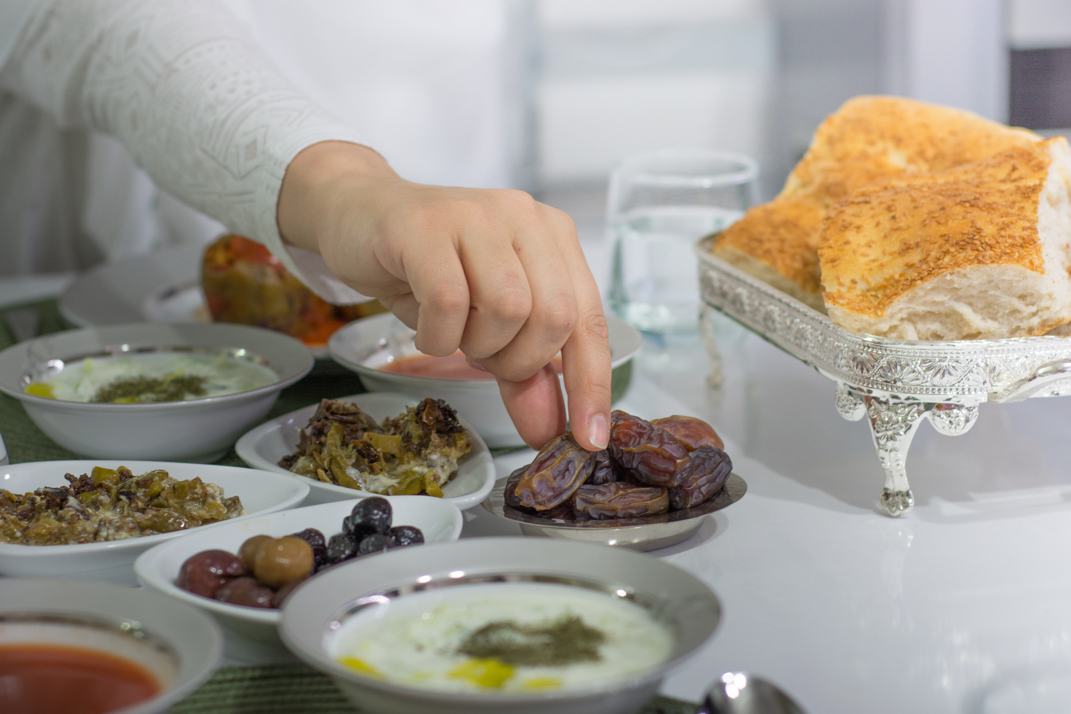 ما هو الوقت الأنسب لتناول وجبة السحور خلال شهر رمضان؟

