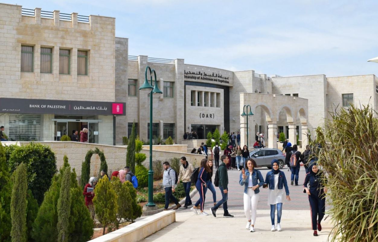 هآرتس: إسرائيل تتدخل بالمسيرة التعليمية الفلسطينية وتفرض شروطًا جديدة على الجامعات

