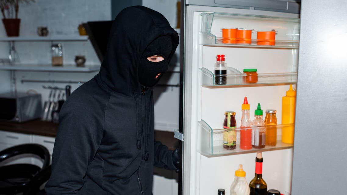 وضع ابنها بالثلاجة.. أم تهرب رسالة رعب


