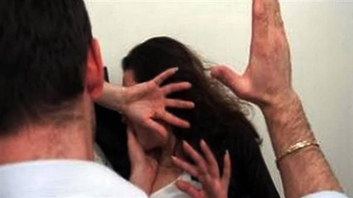 تفاصيل مروعة.. زوج يزور شهادة وفاة لزوجته ويحتجزها 4 سنوات

