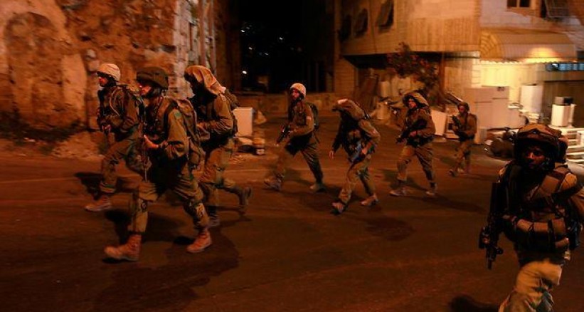 الصحة: 3 إصابات إحداها خطيرة برصاص الاحتلال في مخيم قلنديا

