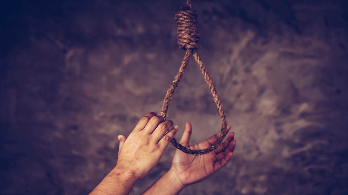 سحل والدته وشنقها حتى الموت.. جريمة تهز مصر

