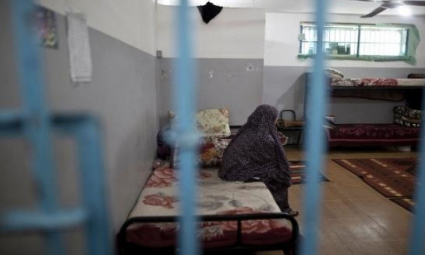 عزلت ثلاثة منهن.. إدارة سجون الاحتلال تُنكّل بالأسيرات

