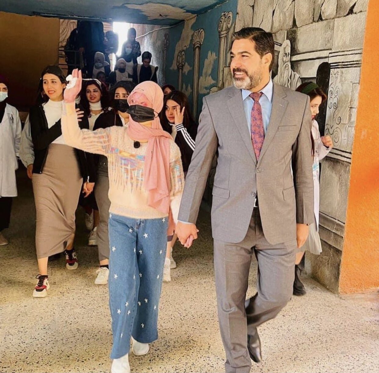 فيديو| “الأميرة مريم” تظهر لأول مرة بعد تشويه وجهها

