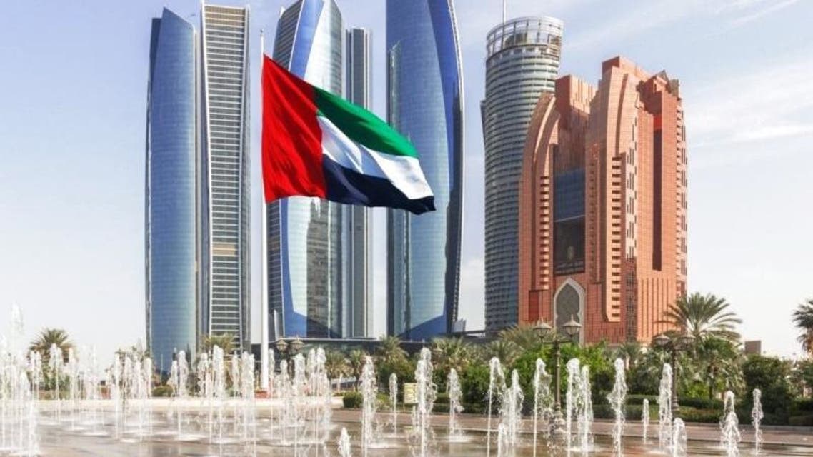 حكومة الإمارات تعتمد نظام عمل أسبوعي جديد بـ4 أيام ونصف يوم الجمعة.. والسبت والأحد عطلة


