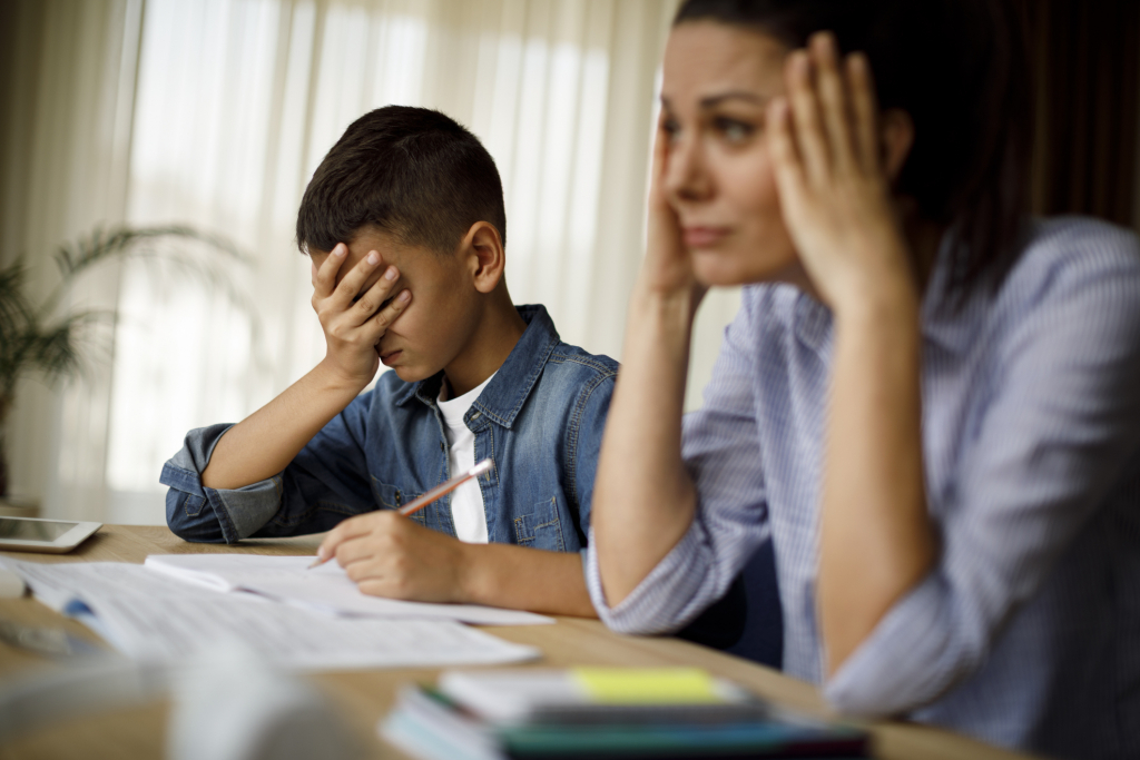 كيف يتعامل الأهل مع توتر اطفالهم اثناء فترة الامتحانات  ؟

