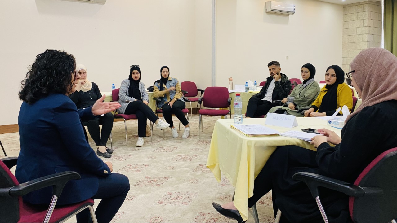 صور| "نساء إف إم" تختتم دورة تدريبة  "حول السلامة المهنية للصحفيات والصحفيين"

