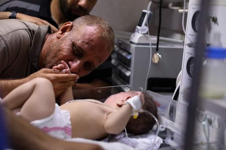 محمد الحديدي المكلوم بزوجته وأطفاله الأربعة يناجي عمر الرضيع: "لم يبق لي سواك"
