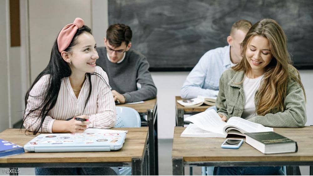 دون علم ذويهم.. مدارس بريطانية تغير أسماء الطالبات

