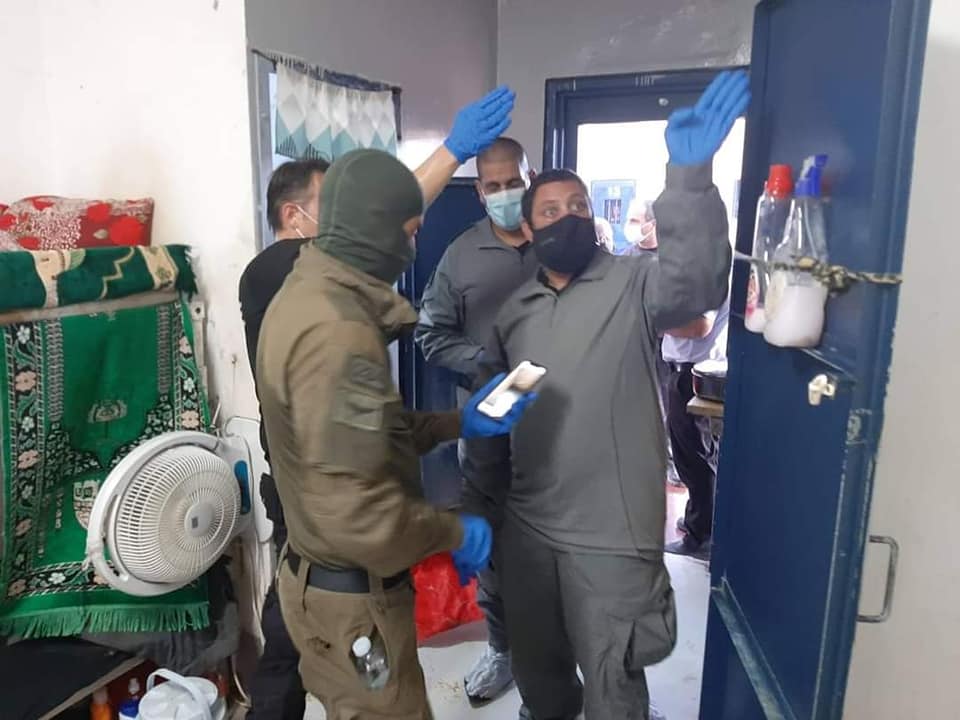 رمز الانتفاضة الثانية.. قناة عبرية: الزبيدي ورفاقه الهاربين من السجن ليس لديهم ما يخسرونه
