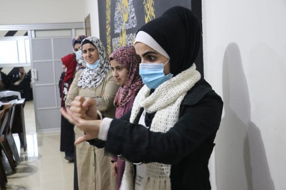 صوت| اليوم العالمي للغة الإشارة.. "صم وبكم" فلسطين يعيشون صمتا مطبقا جراء التهميش !

