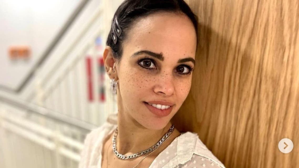 ابنة عمرو دياب تكشف أسراراً عائلية.."أبي لا ينفق علي"

