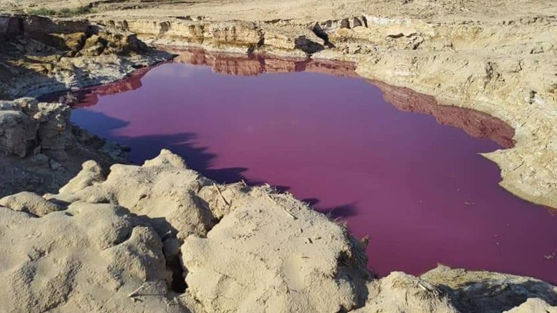 هل تذكرون البرك الحمراء عند البحر الميت؟.. هذا سببها

