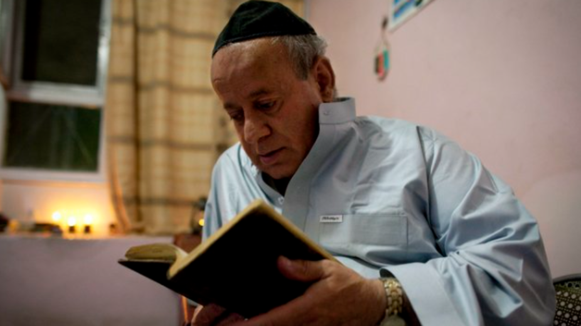 كيف يتم الطلااق بالديانة اليهودية ؟؟ آخر يهودي في أفغانستان يطلق زوجته بعد فراره من البلاد

