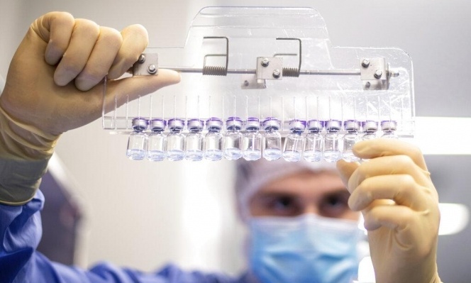 "FDA" تعارض إعطاء جرعة ثالثة للجميع... هل ستتأثّر حملة التطعيم في إسرائيل؟

