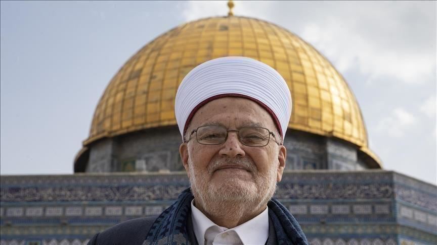 صوت| الشيخ عكرمة صبري يحث على دفع صدقة الفطر قبل نهاية شهر رمضان
