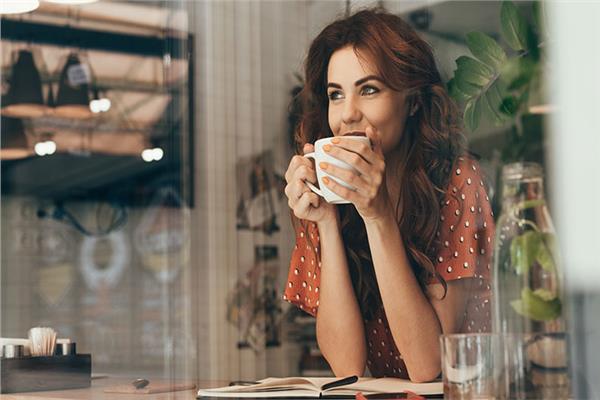 إلى النساء .. احذرن القهوة