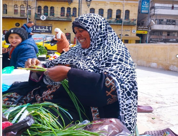 سيدات البسطات في مدينة التراث العالمي.. البحث عن الرزق المفقود !