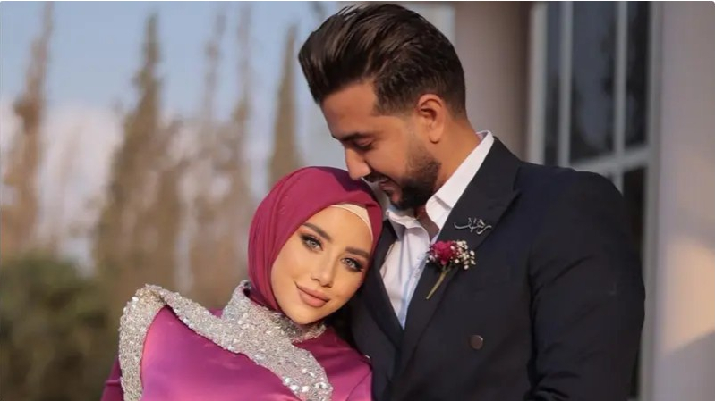 "خيانة مشروعة".. قصة "بلوغر" مصرية شهيرة قلبت التواصل

