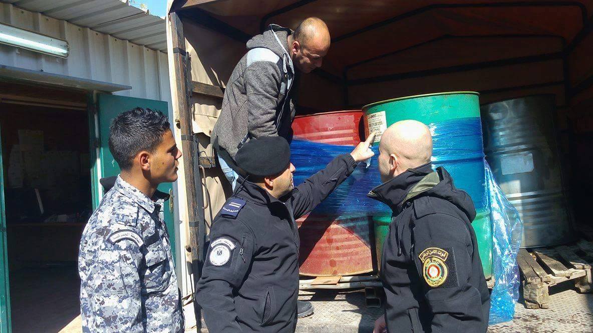 ضبط ومصادرة 1800 لتر زيوت معدنية من المستوطنات