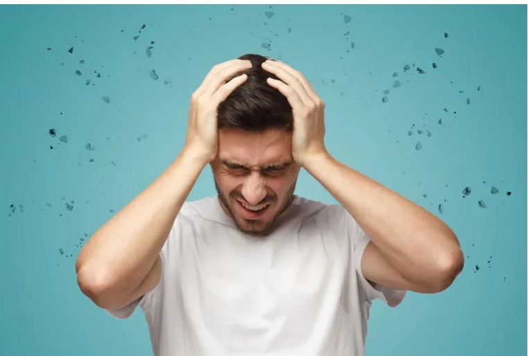 لماذا تصيبنا بعض العطور بالصداع؟
