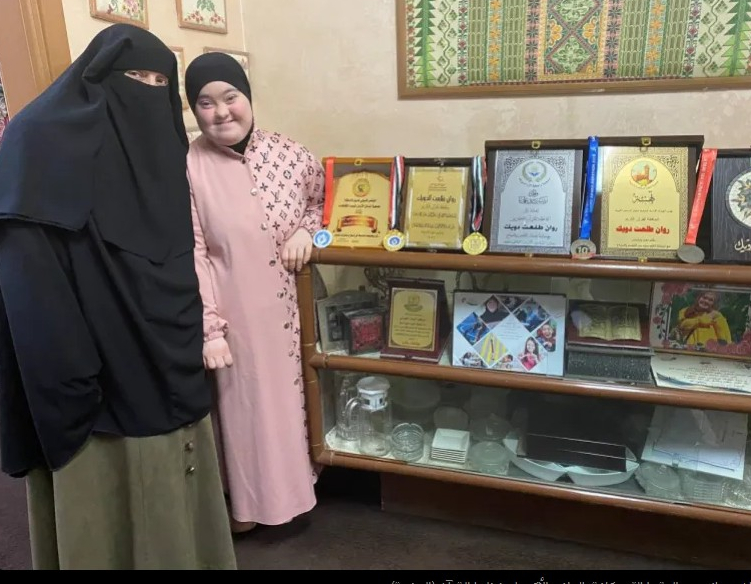 "أنا متألقة".. قصة روان أول حافظة للقرآن بمتلازمة "داون"
