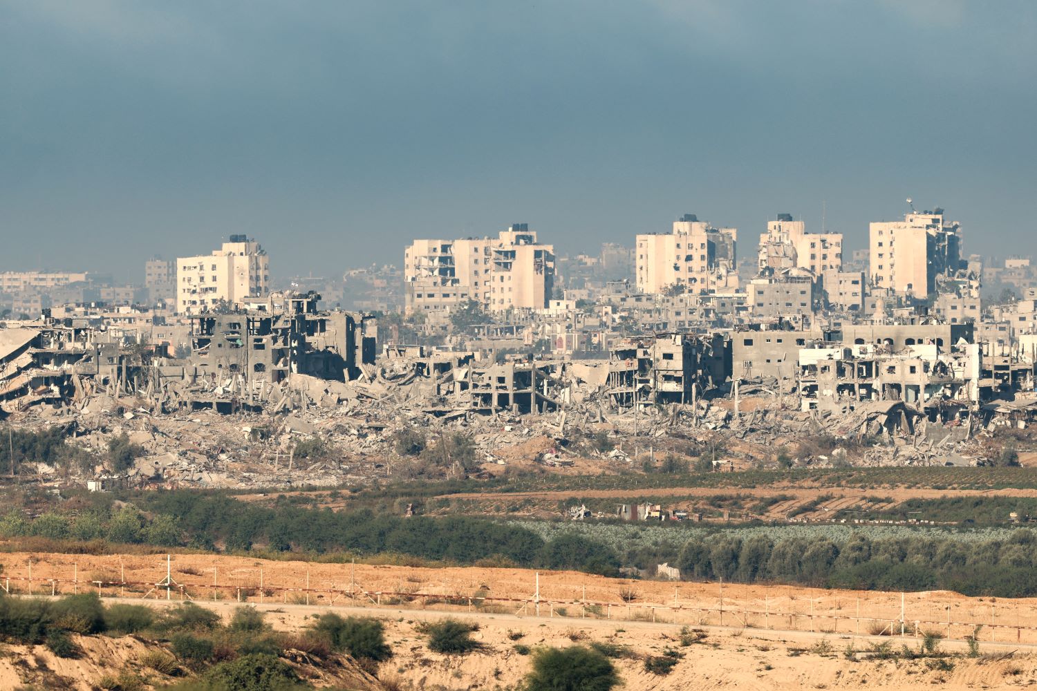 في اليوم الـ41 من العدوان: شهداء وجرحى واستمرار اقتحام مجمع الشفاء الطبي
