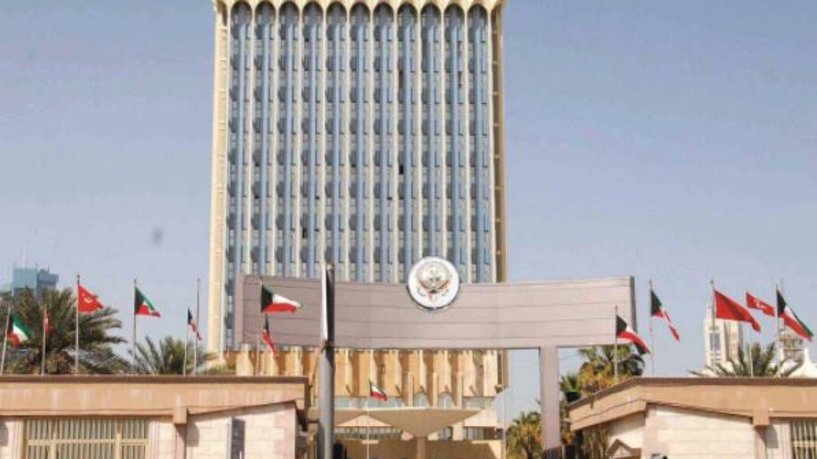 بعد الضجة بشأن "زوجة واحدة لا تكفي".. السلطات الكويتية تتخذ قرارا
