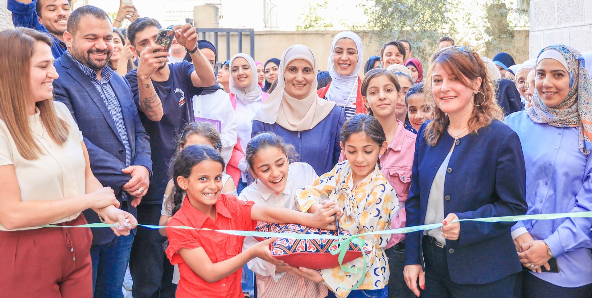 بالتعاون مع مؤسسة "Skate Pal".. بنك فلسطين يدعم تجهيز ساحة للتزلج في جمعية إنعاش الأسرة بالبيرة  

