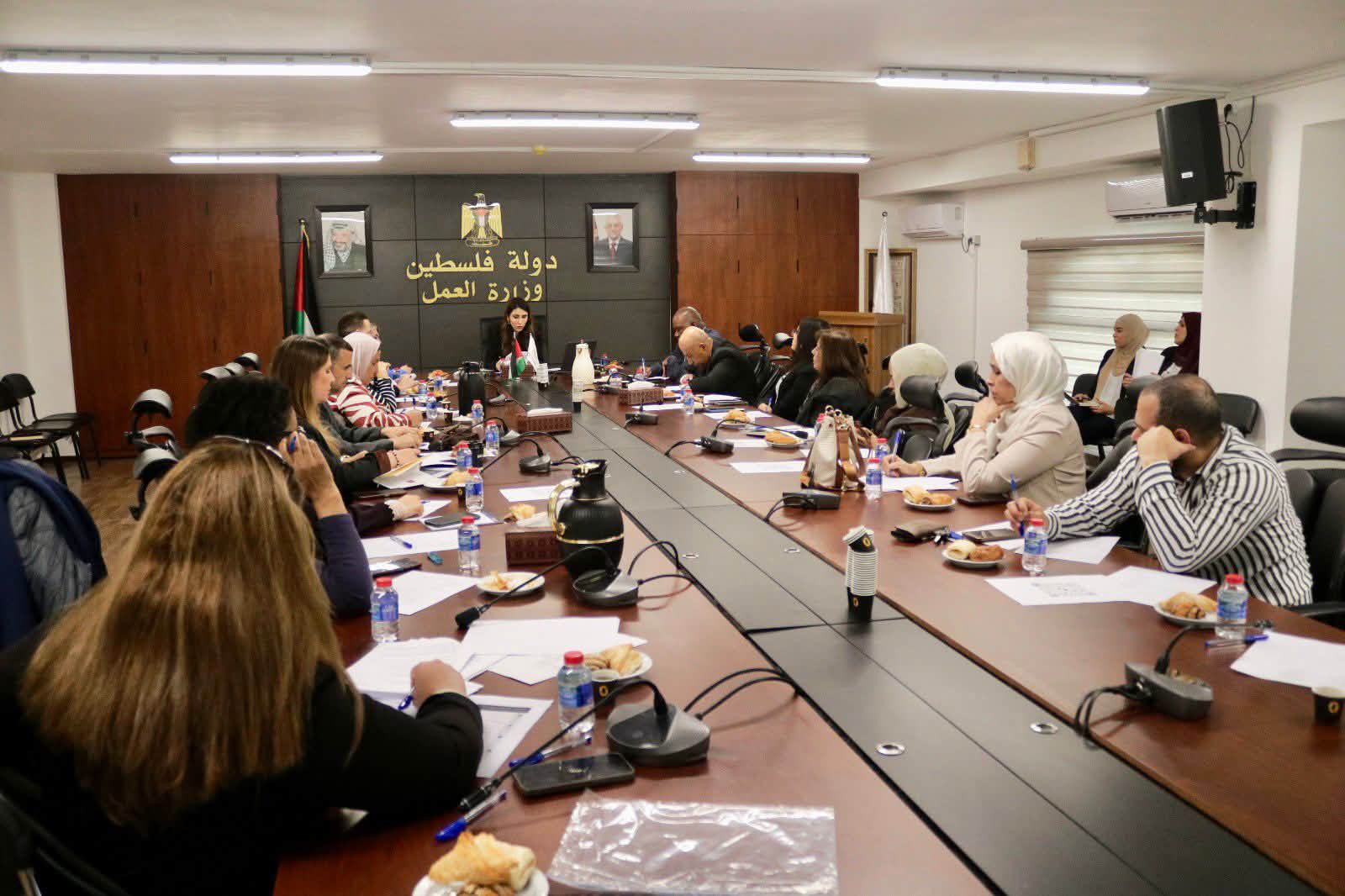 وزيرة العمل : تترأس اجتماع اللجنة الوطنية لتشغيل النساء لتعزيز التمكين الاقتصادي والمشاركة في سوق العمل
