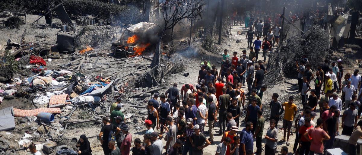 عشرات الشهداء والمفقودين في مجزرة جديدة للاحتلال بحق النازحين في مواصي خان يونس
