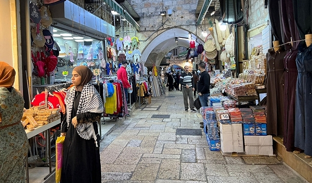 تجار القدس ينتظرون بأمل انتعاش اسواقهم في شهر رمضان الفضيل

