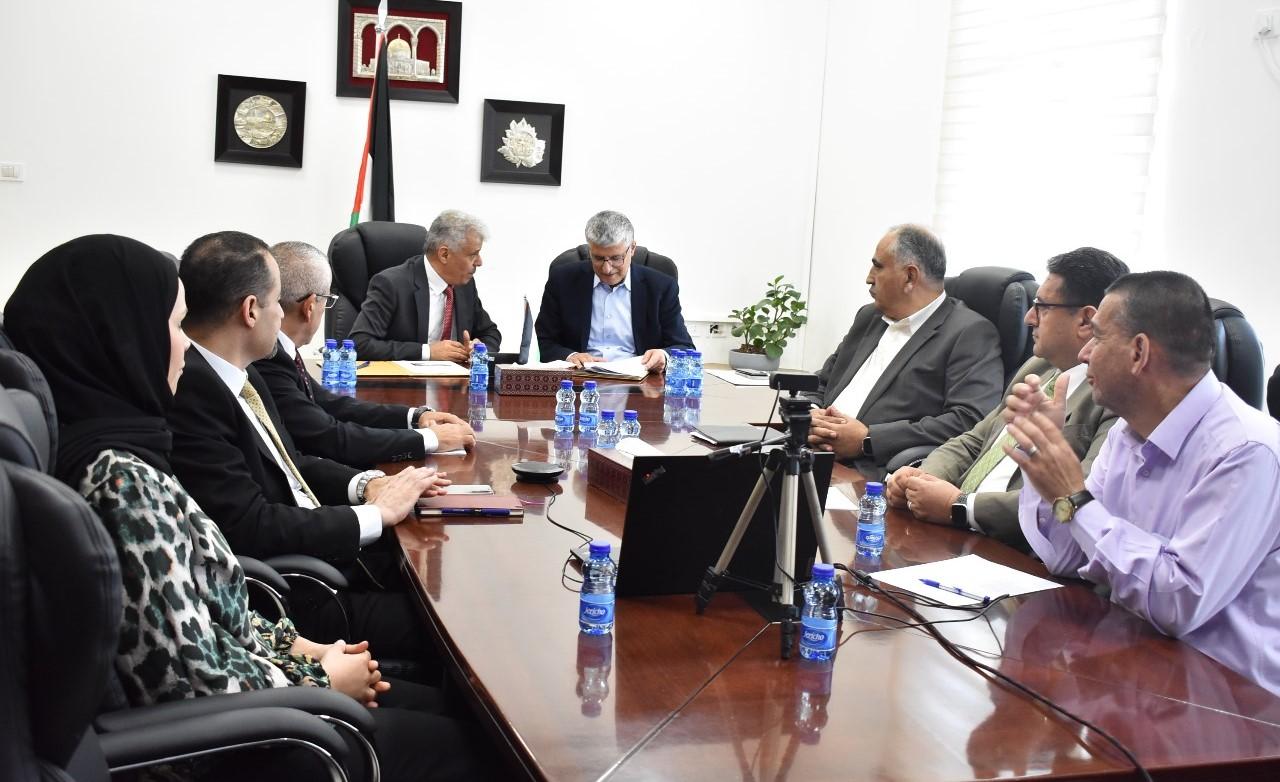 توقيع مذكرة تفاهم بين مؤسسة "التعاون" وعدد من جامعات غزة لتوفير منح دراسية للطلبة
