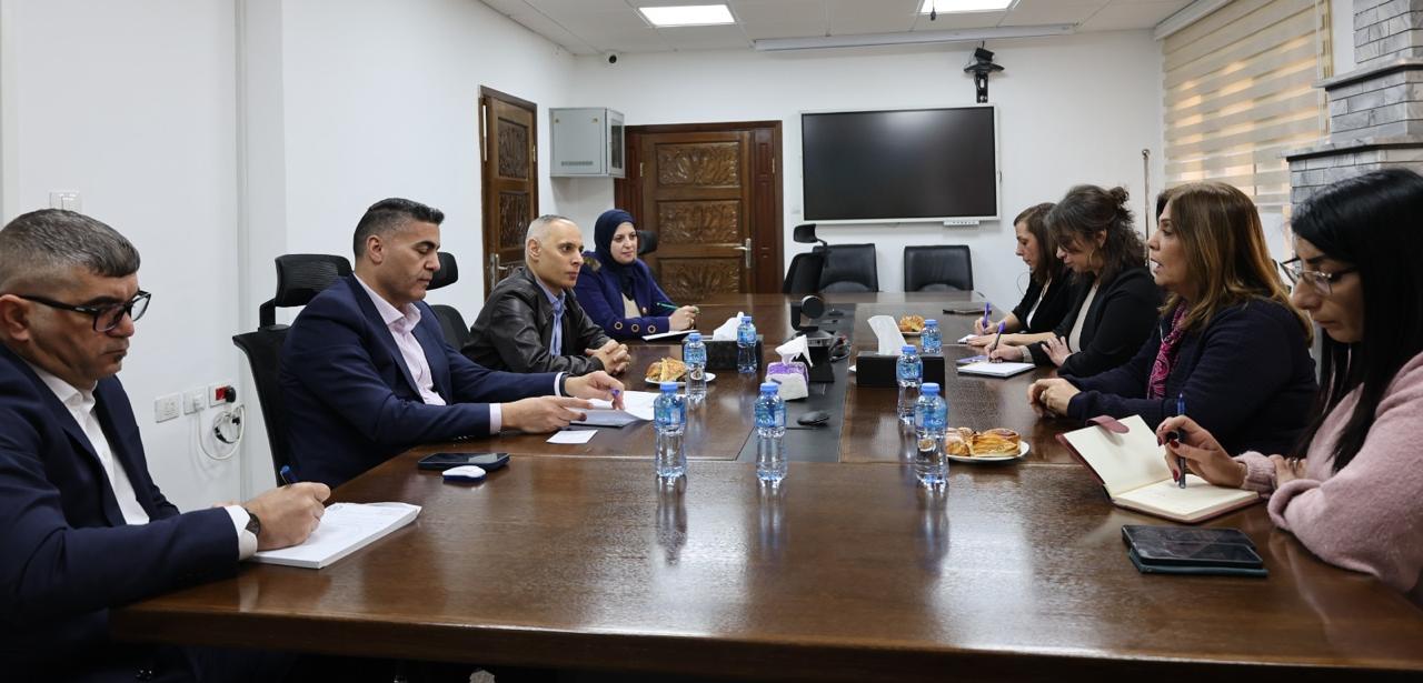 شؤون المرأة وهيئة التنظيم والإدارة العسكرية يبحثان قضايا خاصة بالمنتسبات للقطاع الأمني
