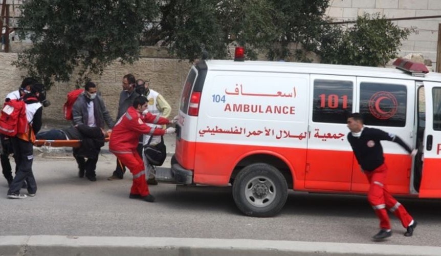 إصابة سيدة برضوض في اعتداء مستعمرين على مسافر بني نعيم شرق الخليل
