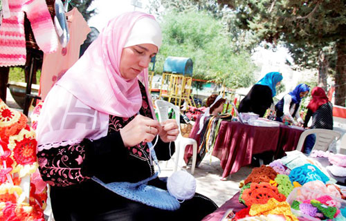 افتتاح بازار " الأيادي الأنيقة" النسوي في الخليل