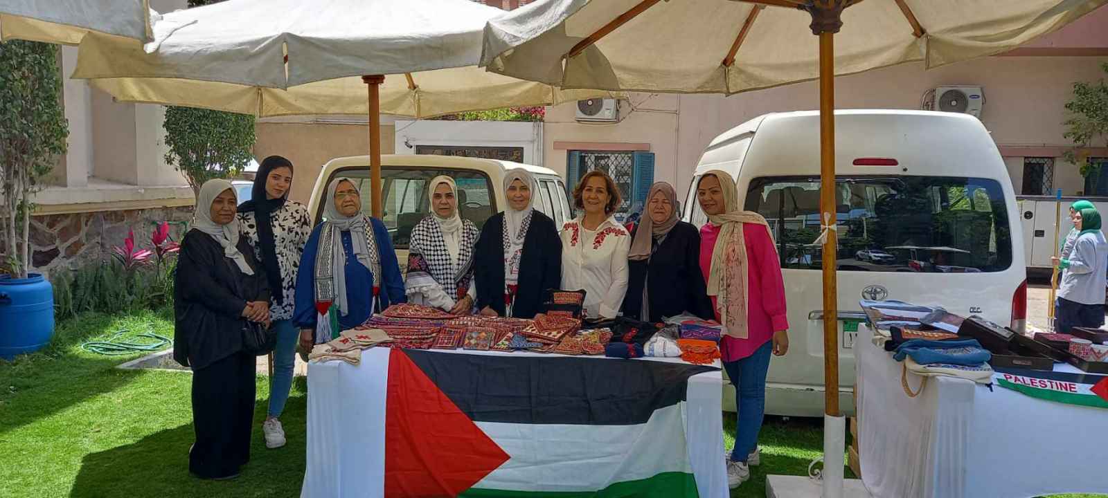 اتحاد المرأة الفلسطينية بمصر يفتتح معرضا للأسر المنتجة الوافدة من غزة
