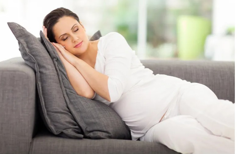 كيف تحافظين على سلامتك في حرارة الصيف أثناء الحمل؟
