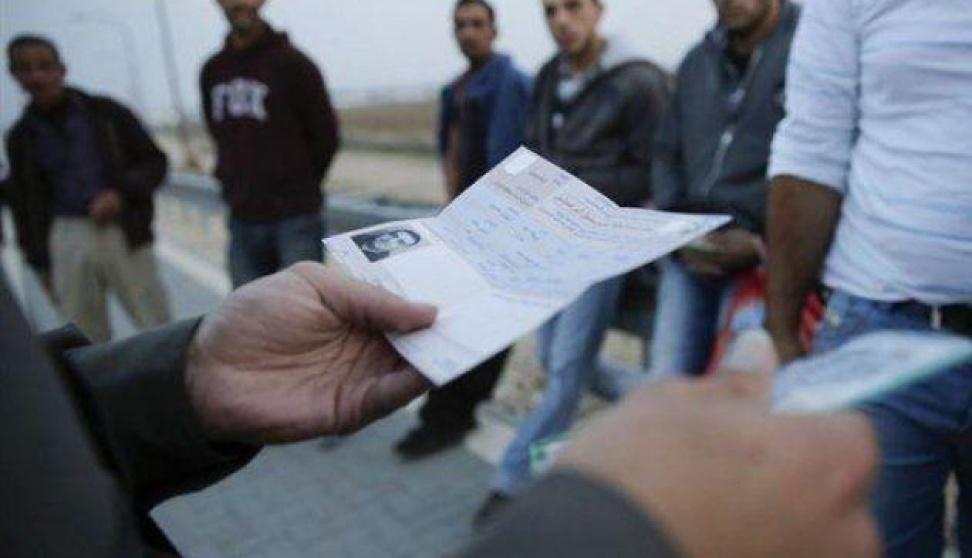 صوت| تصاعد ظاهرة بيع تصاريح العمال.. 700 مليون شيكل المكاسب السوداء والضحية رزق العمال

