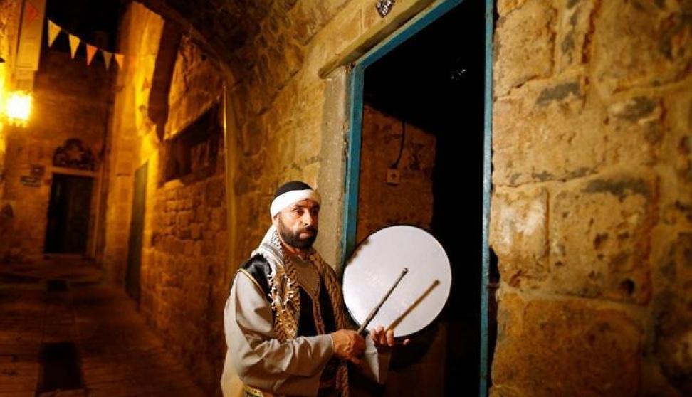 صوت| مسحراتي القدس..عادة متوارثة يحاول الاحتلال وأدها
