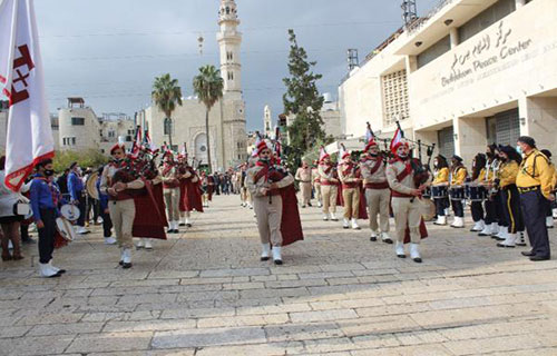 صوت| كورونا يفسد اجواء الميلاد.. مدينة بيت لحم تبدأ اعياد الميلاد باحتفالات محدودة!
