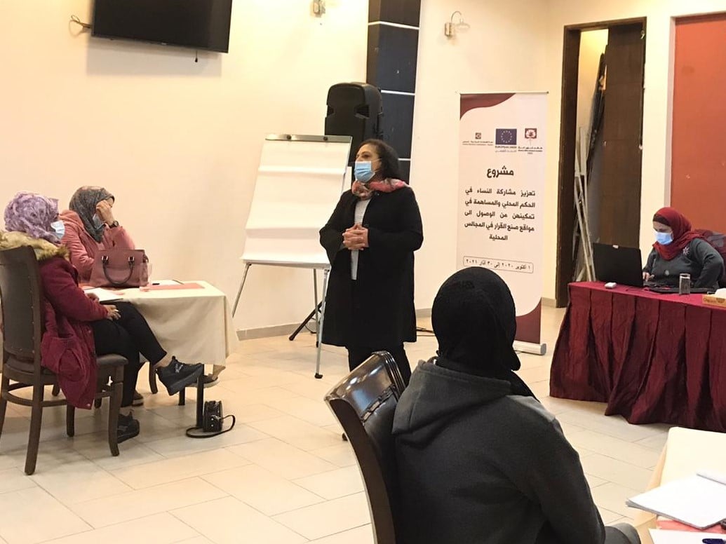 طاقم شؤون المرأة يختتم برنامجاً تدريبياً عن مشاركة المرأة في الانتخابات

