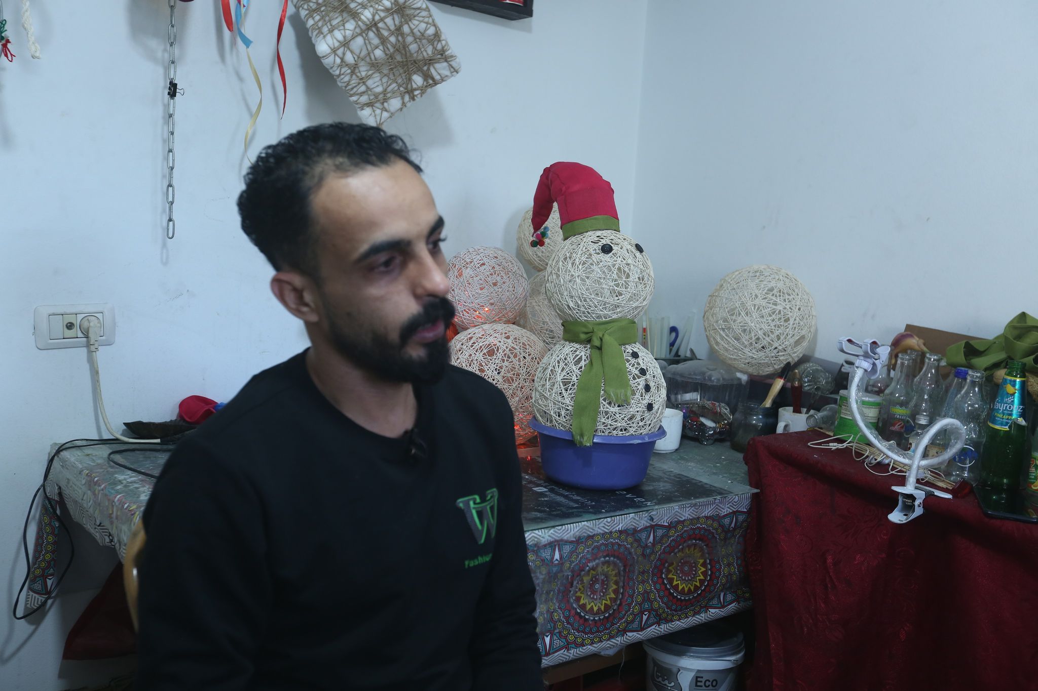 تخرج "ممرضًا" لكن شغفه أوصله لـ"كستنة جاليري"!
