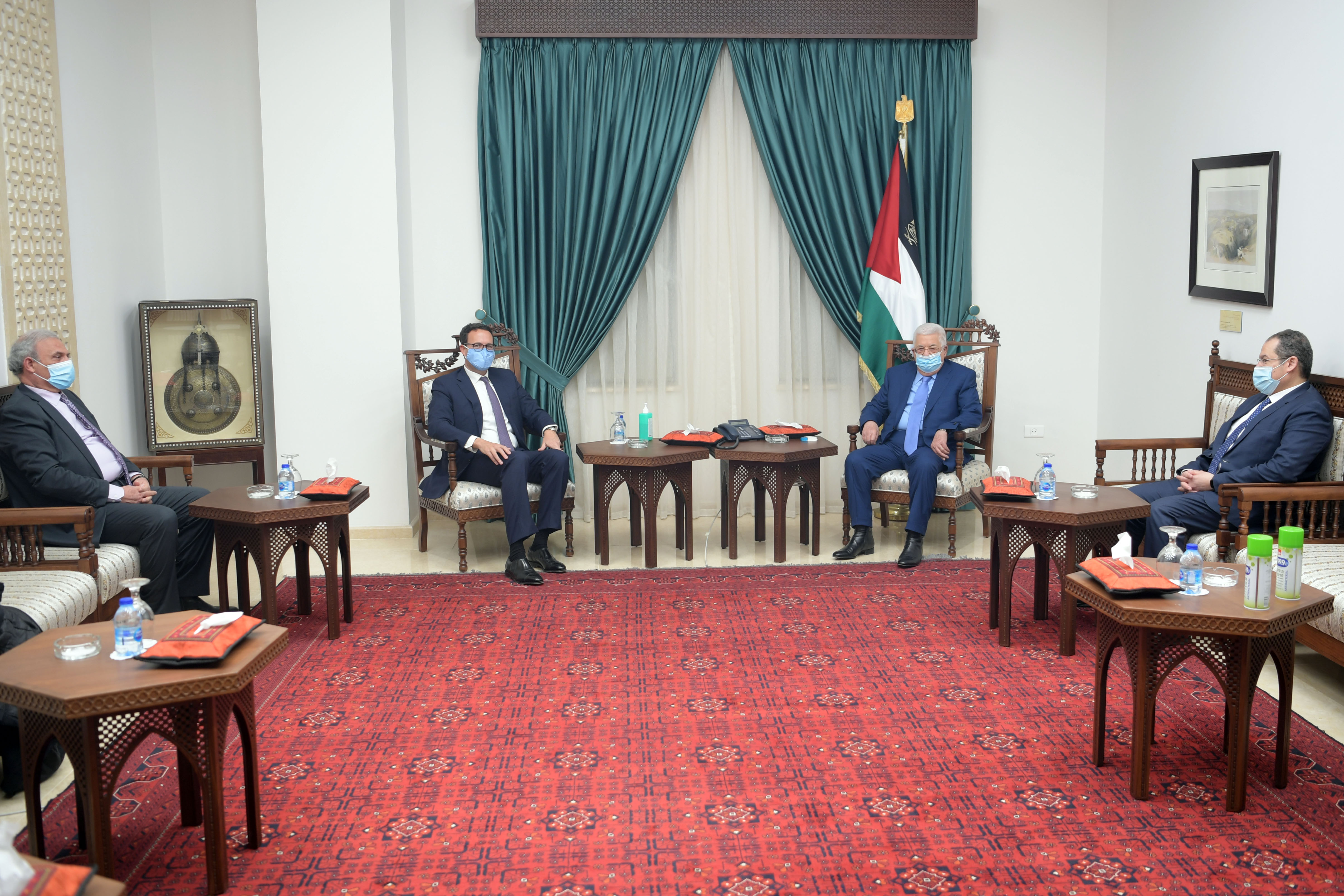 الرئيس يستقبل رئيس مجلس إدارة بنك فلسطين هاشم الشوا
